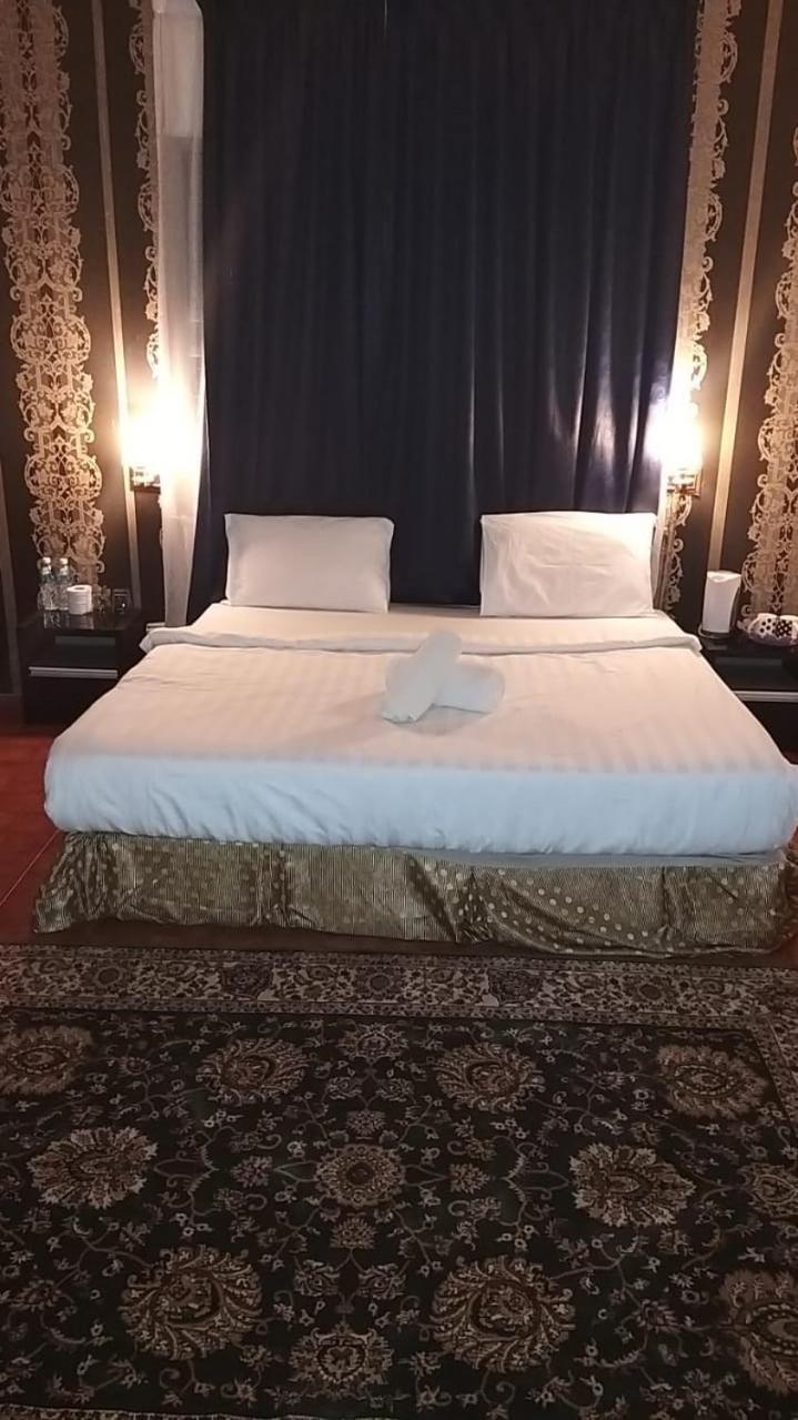 Green Town Hotel And Resort Петалинг Джая Екстериор снимка
