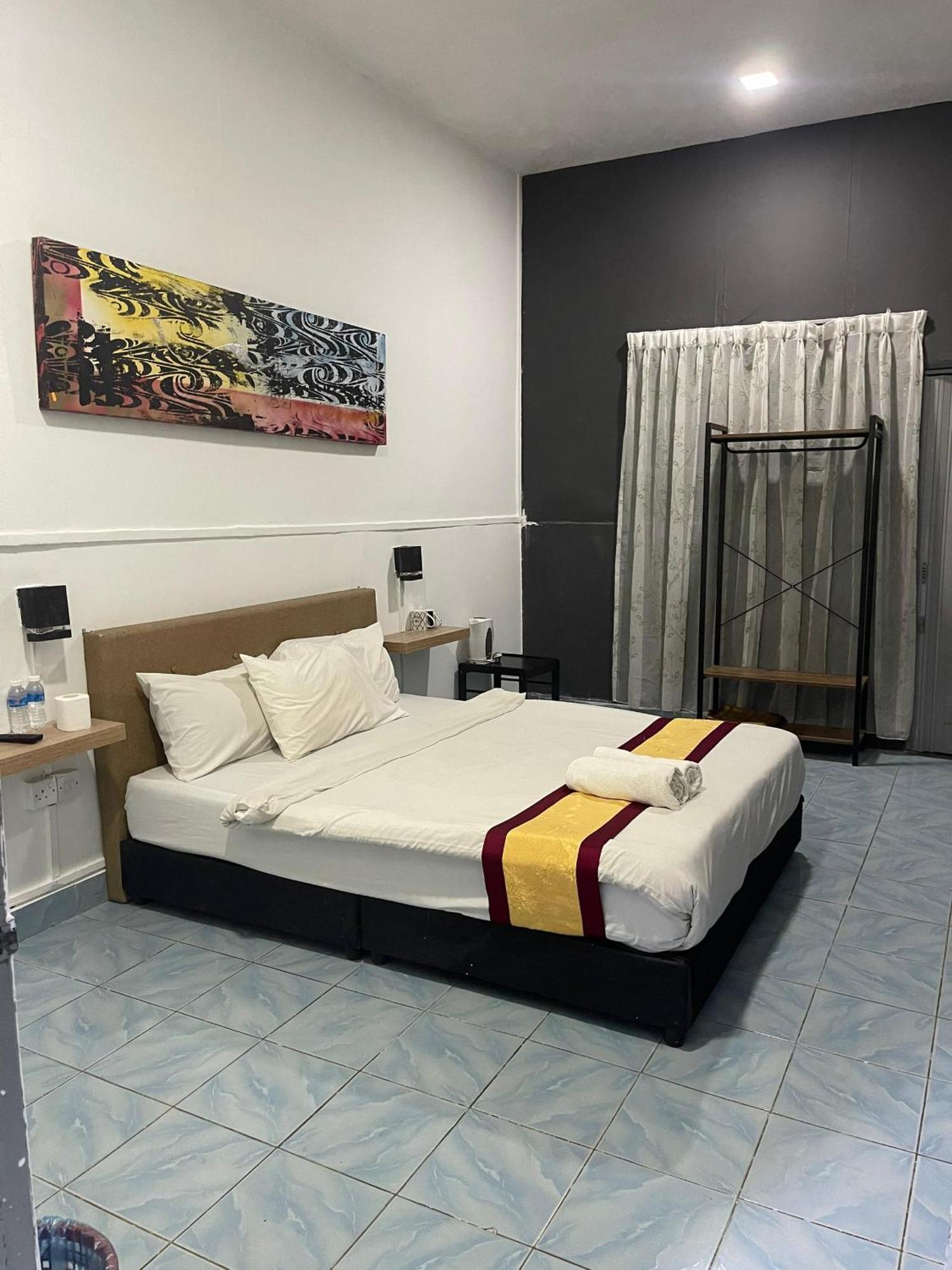 Green Town Hotel And Resort Петалинг Джая Екстериор снимка