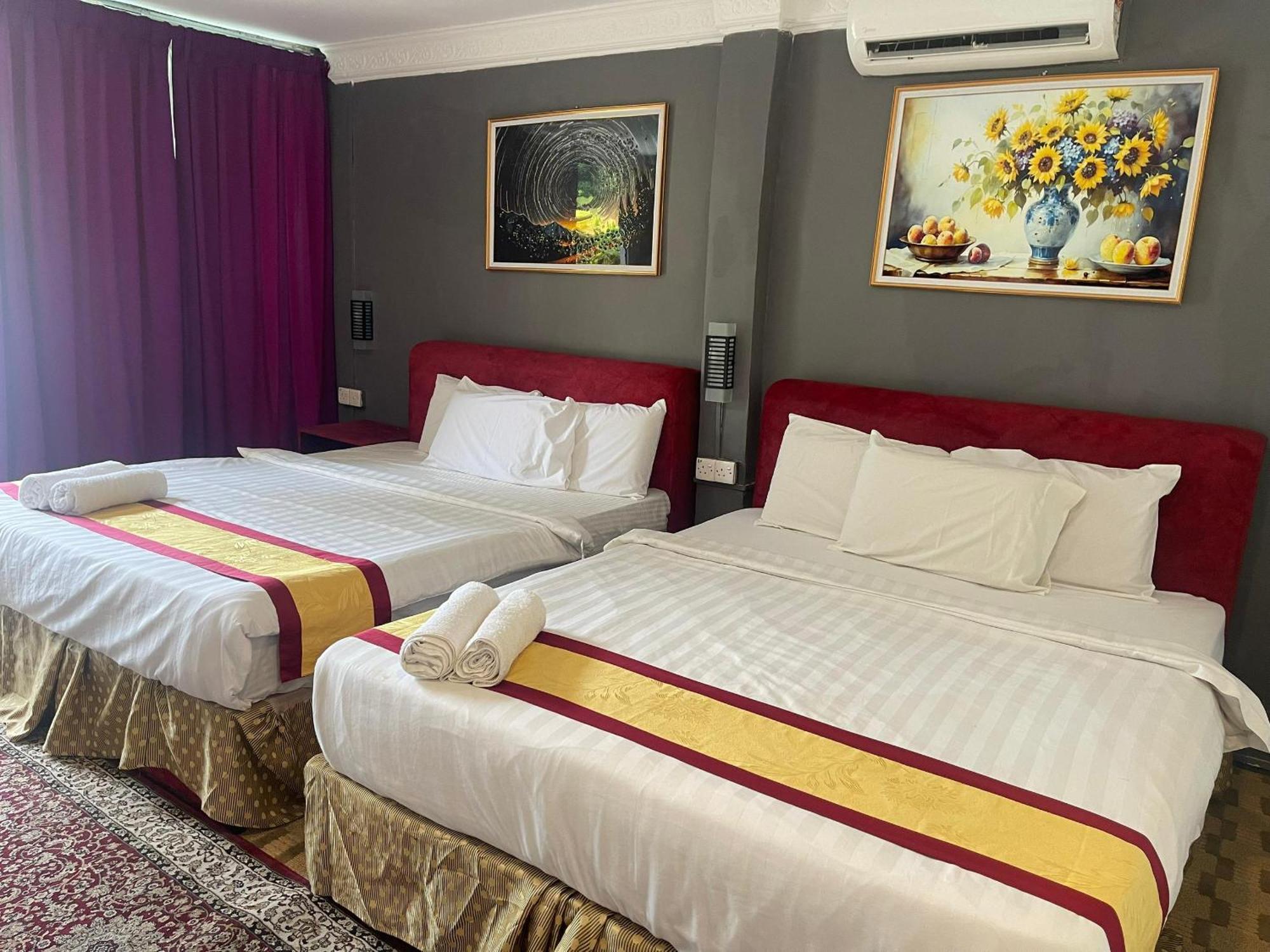 Green Town Hotel And Resort Петалинг Джая Екстериор снимка
